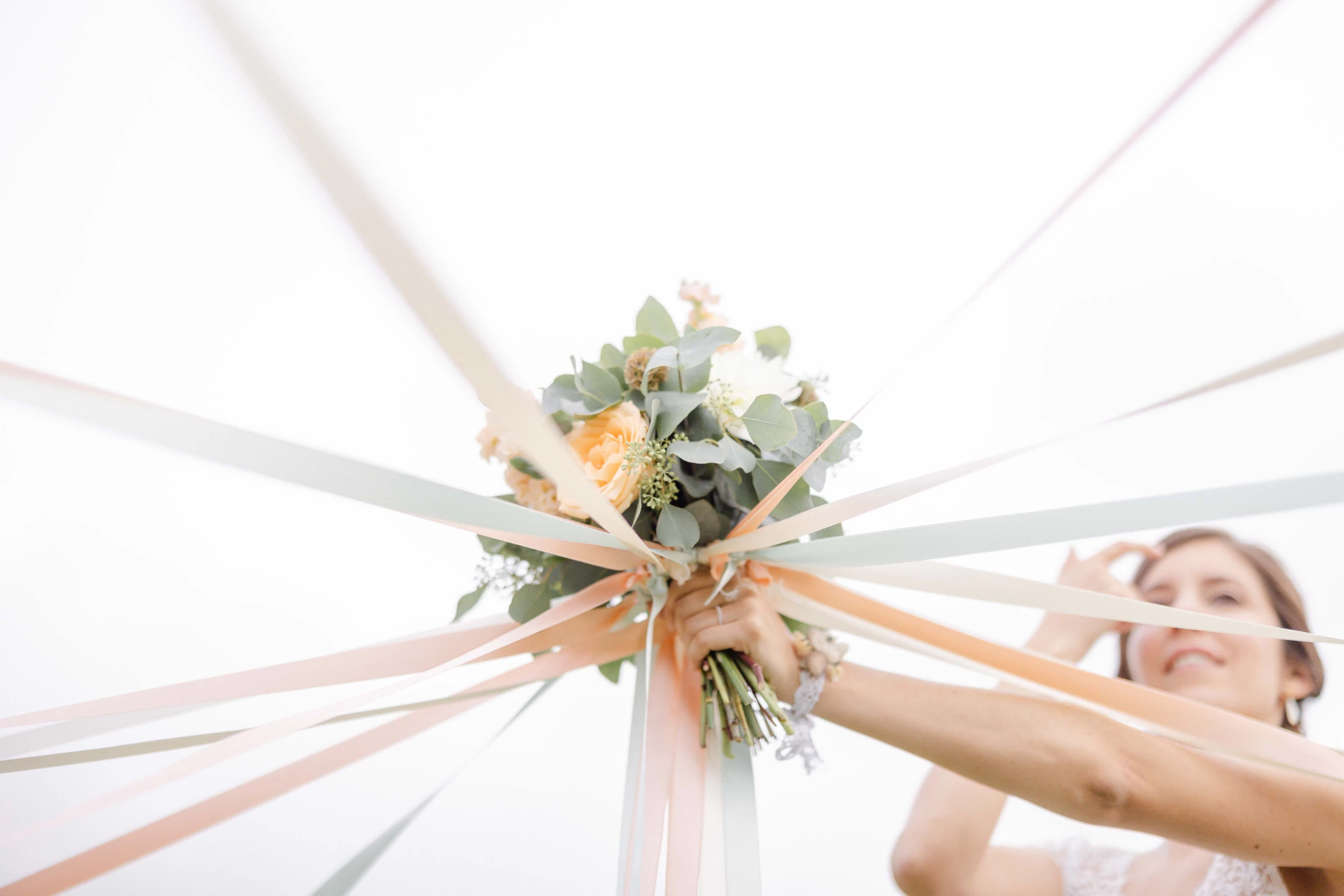 événement composition florale beige gris marron